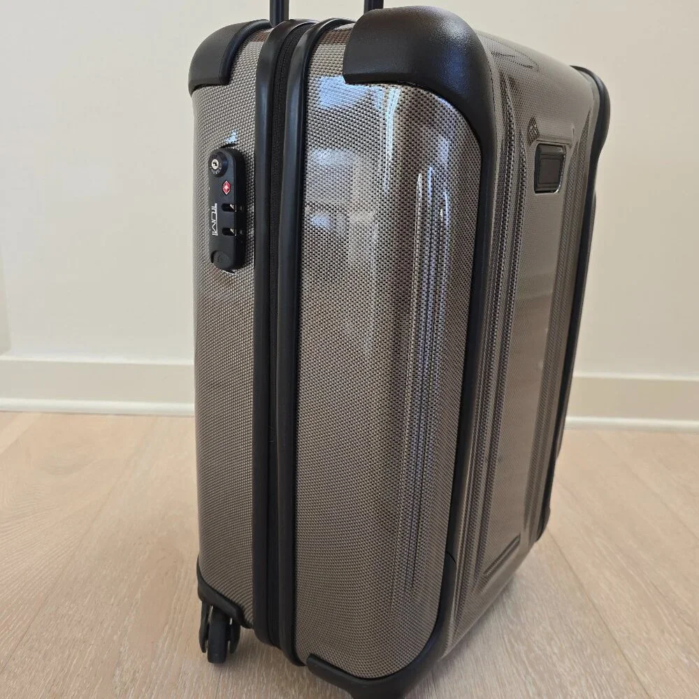 NWT Tumi International Hardshell Carry-on Spinner Luggage Suitcase In Champagne